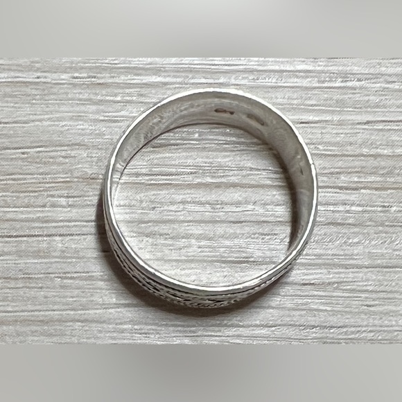 Vintage Handmade Designer Signed Textured Sterling Silver Band Ring, Size 8 - Picture 4 of 7